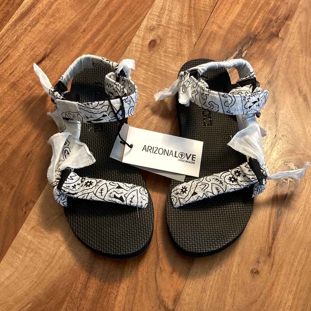 NWT Arizona Love Trekky White Bandana Sandal - Picture 4 of 15